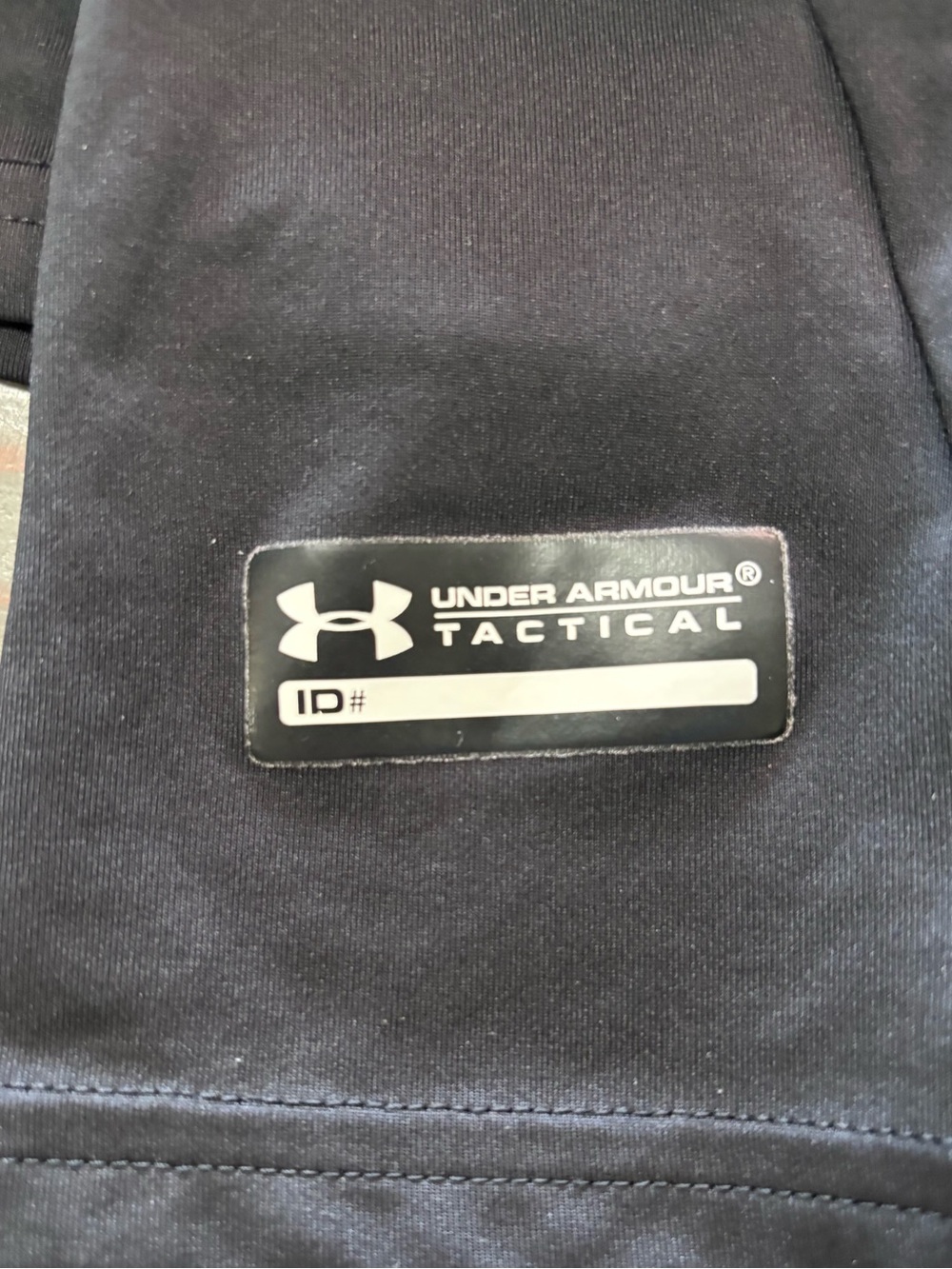Under Armour Black HeatGear Compression shirt Pair of 2 - Picture 3 of 3